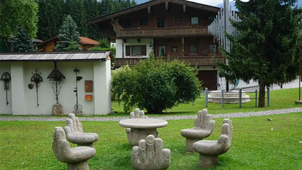 Blick auf den Museumsfriedhof Kramsach