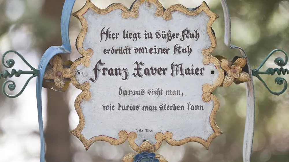Franz Maiers Grab auf dem Museumsfriedhof in Kramsach