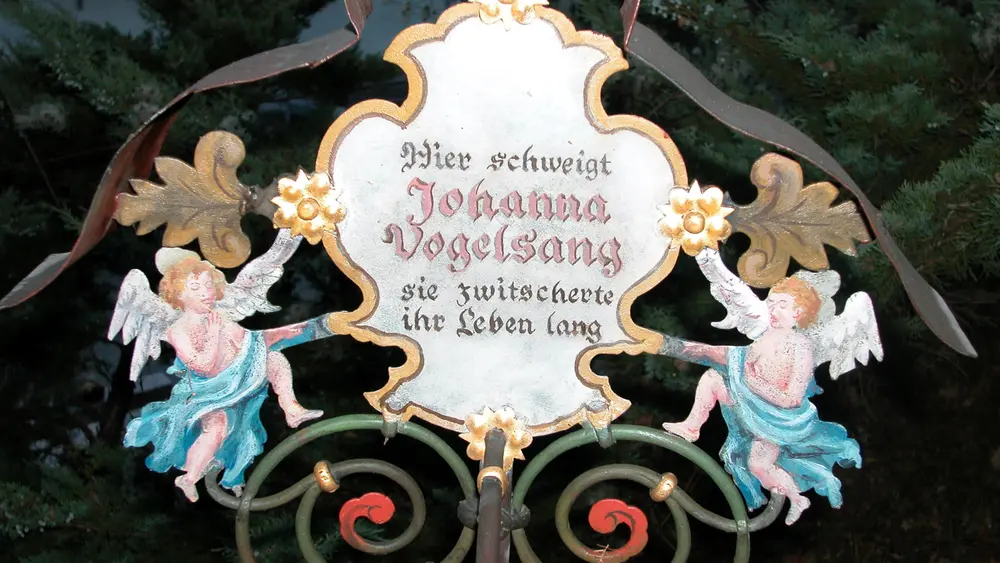 Johanna Vogelsangs Grab auf dem Museumsfriedhof in Kramsach