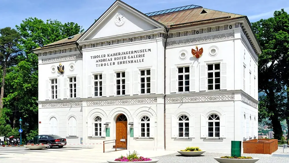 Außenansicht des Tiroler Kaiserjägermuseums am Innsbrucker Bergisel