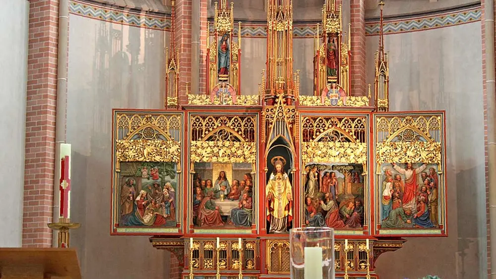 Der Hauptaltar der Pfarrkirche Herz-Jesu in Bregenz