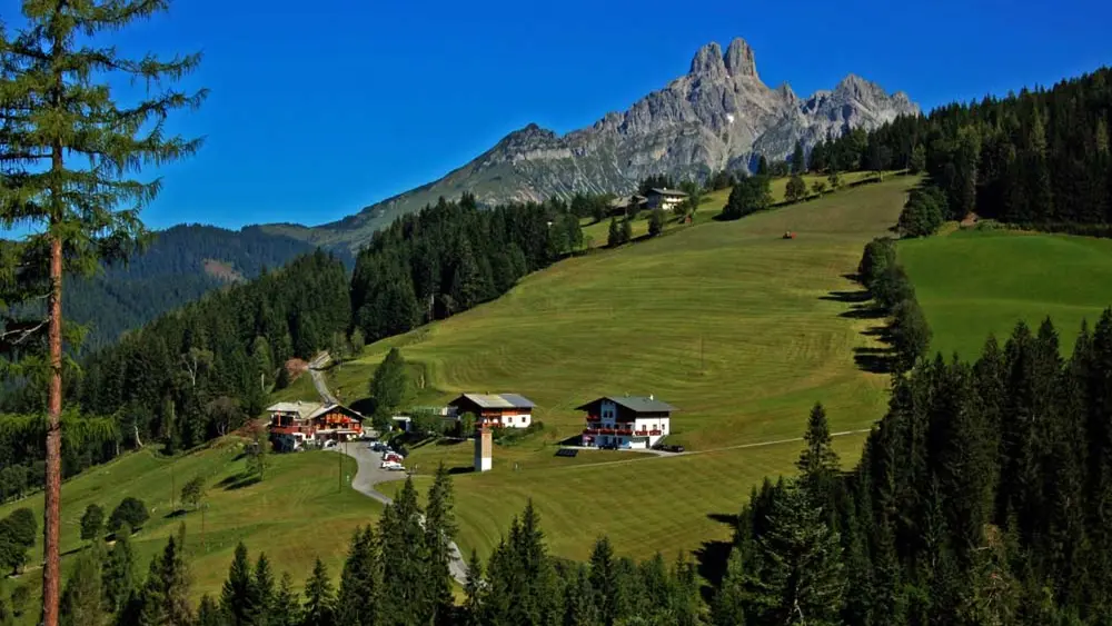 Blick auf die Ferienanlage Reithof in Filzmoos