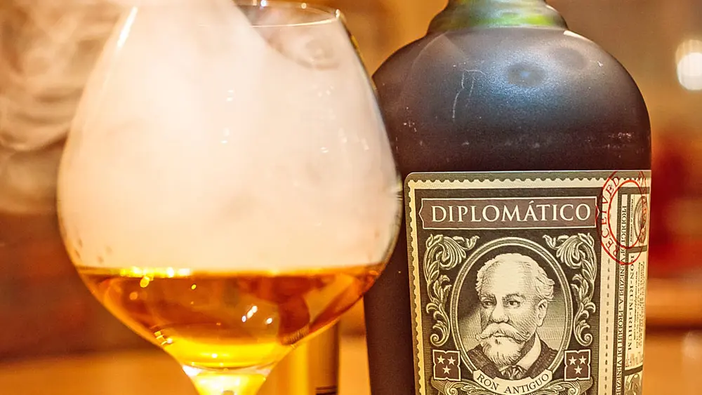 Rum in der Bar des Kitsch & Bitter in Kaprun