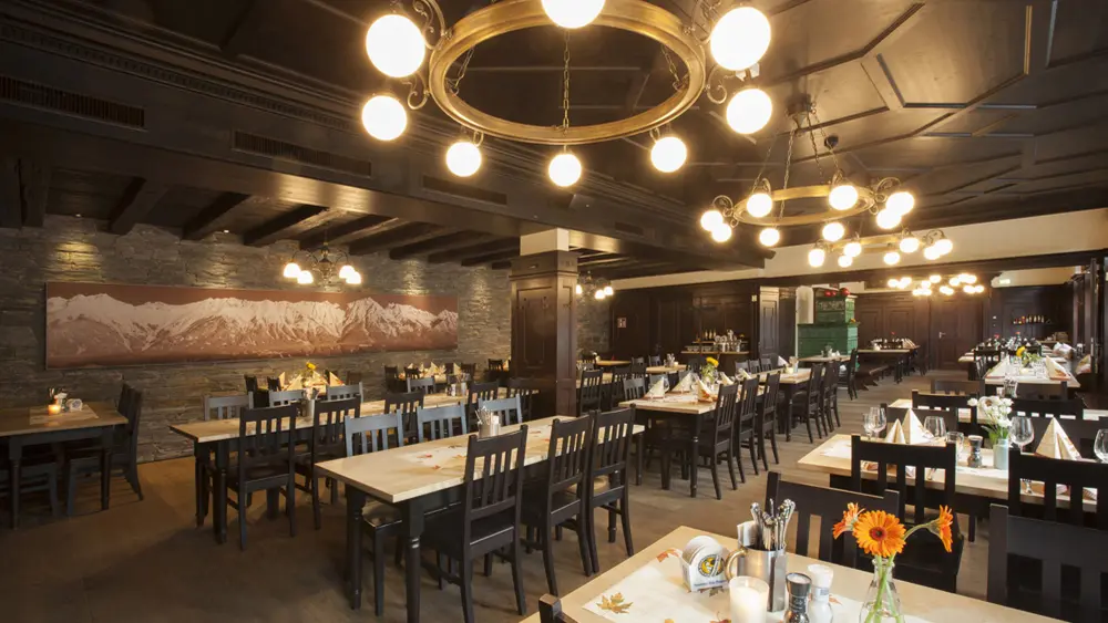 Großer Gastraum im Bierstindl in Innsbruck