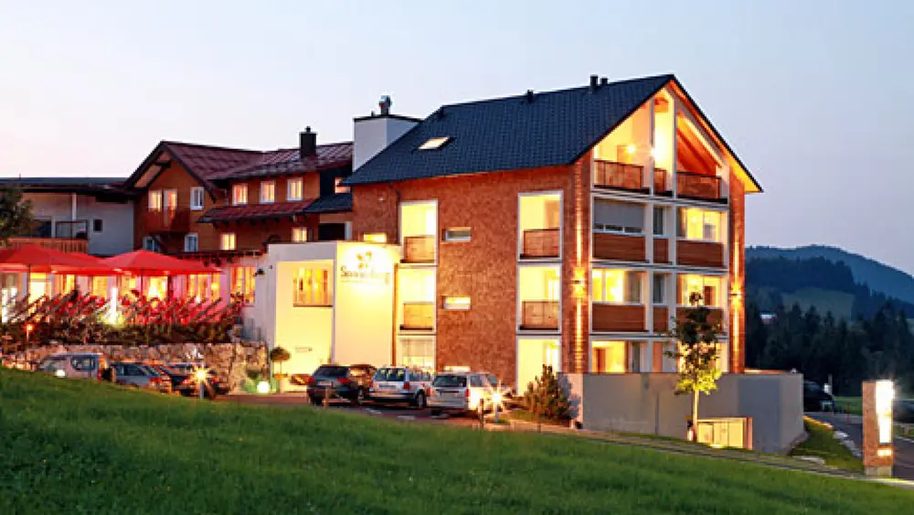 Außenansicht des Genussgasthofs Sonnenburg in Riezlern
