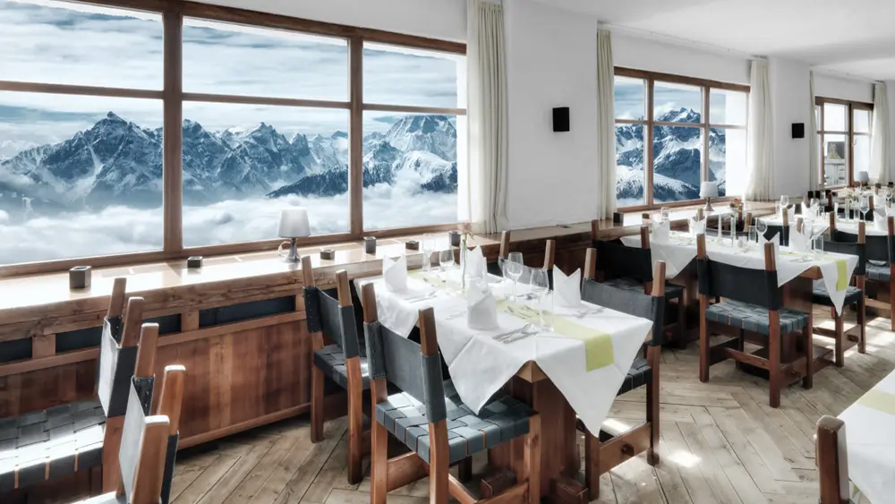 Panoramafenster mit Blick auf die Nordkette im Restaurant Seegrube Innsbruck