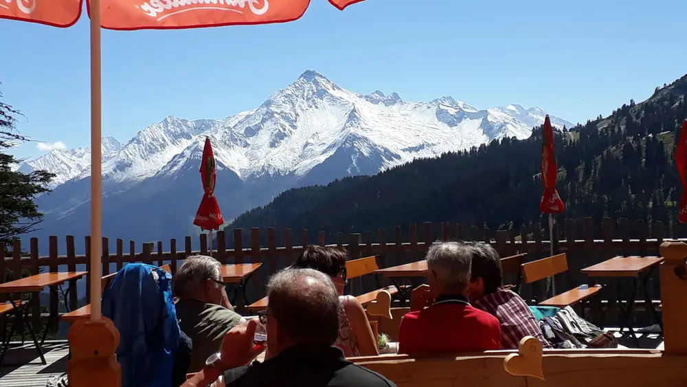 Sonnenterrasse der Schiestl's Sunalm