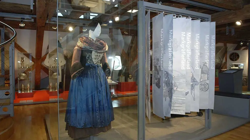 Ausgestellte Markgräfler Tracht um 1765