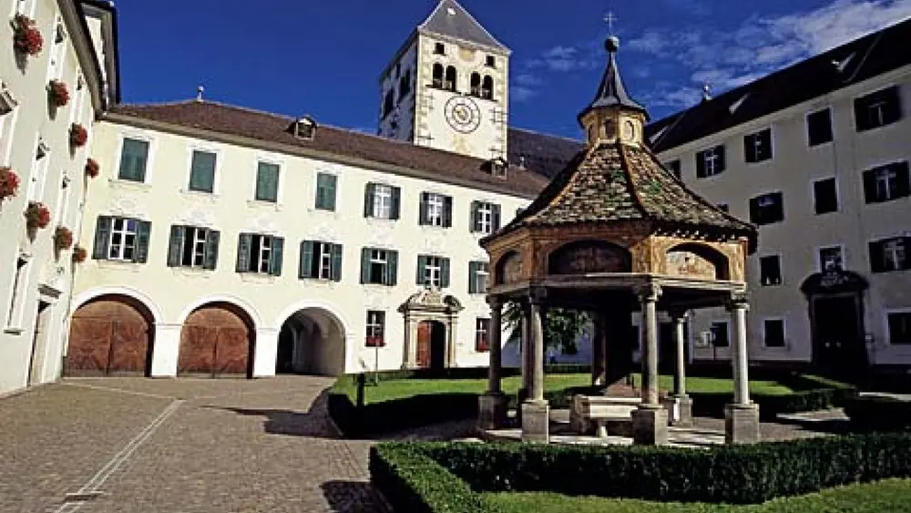 Innenhof des Klosters Neustift