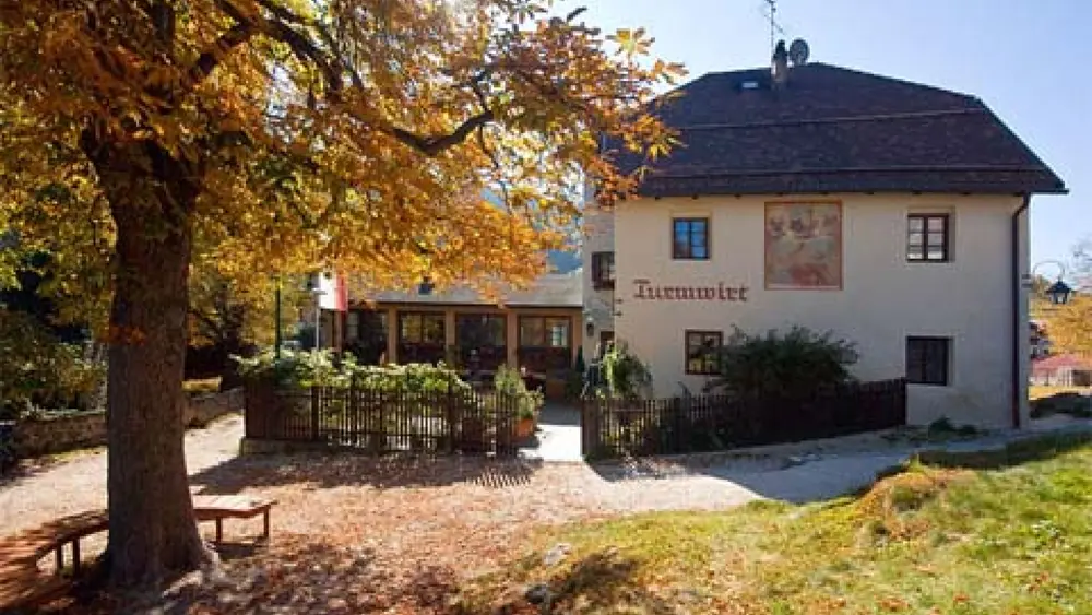 Außenansicht des Restaurants Turmwirt in Klausen