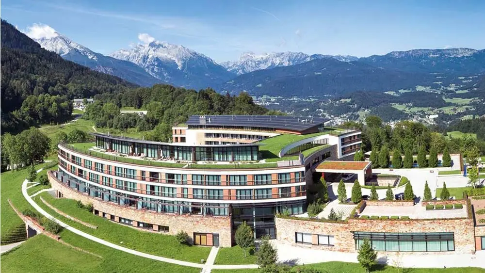 Blick auf das Kempinskihotel Berchtesgaden