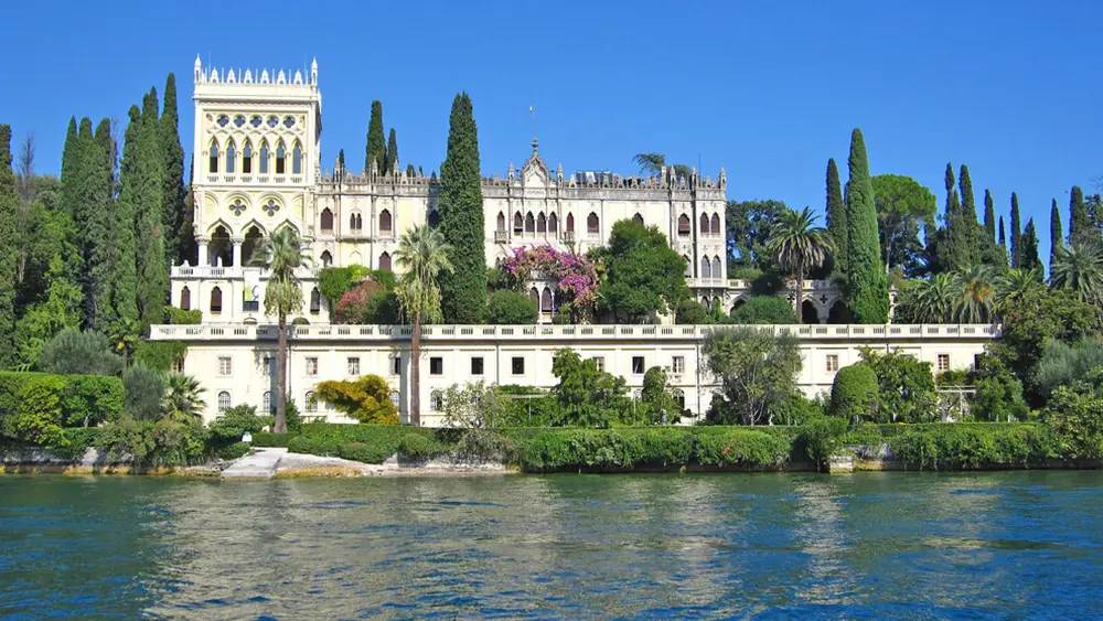 Blick auf die Villa Borghese auf der Isola del Garda