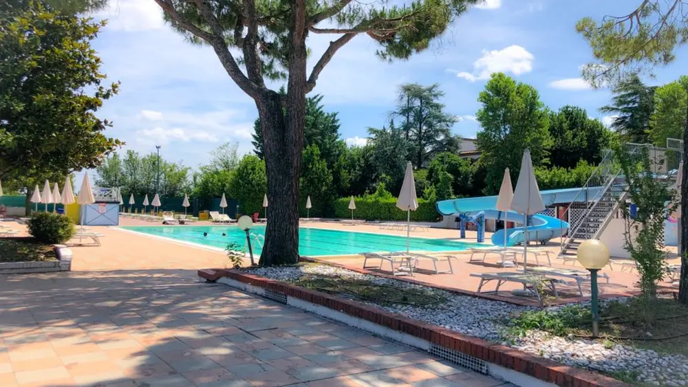 Schwimmbecken im Le Ninfee del Garda