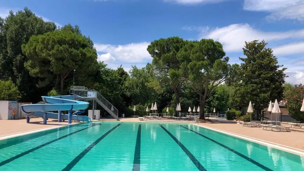 Blick auf das Schwimmbecken