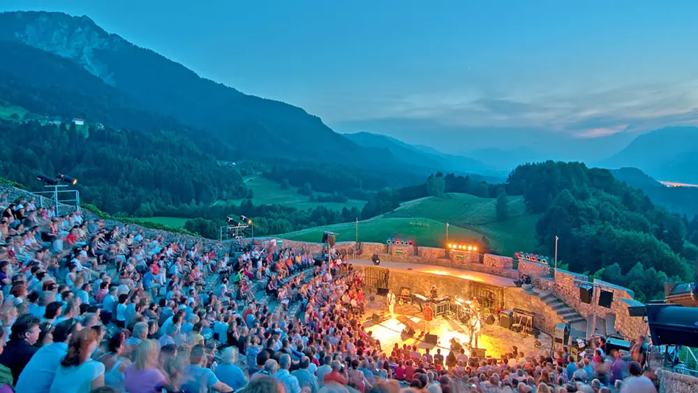 Bietet bis zu 1.150 Besuchern Platz: Die Burgarena Finkenstein