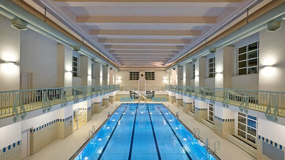 Sportbecken im Hallenbad Amraser Straße in Innsbruck