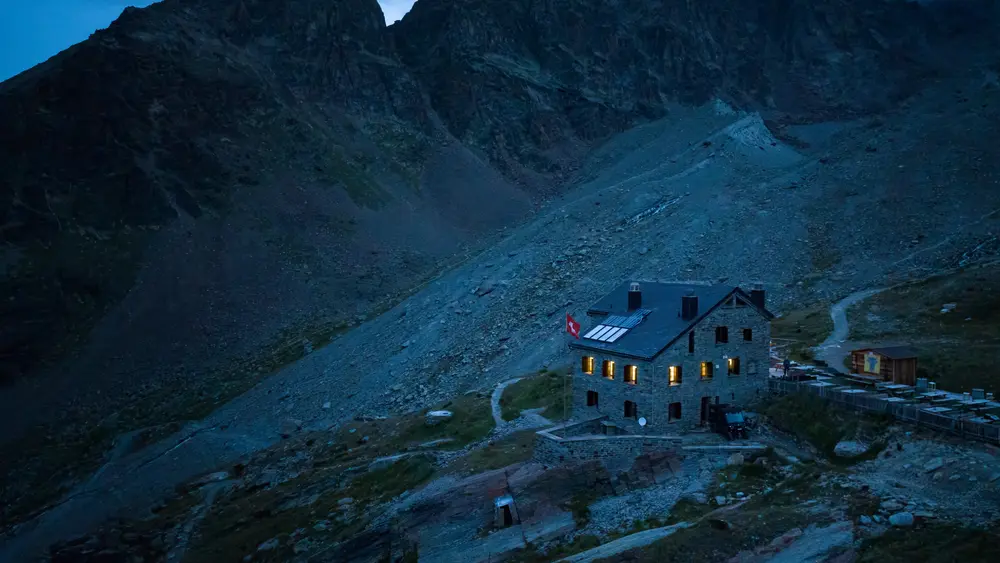 Die Weissmies-Hütte ist Ausgangspunkt für Hochtouren zum Weissmies, Fletschhorn und Lagginhorn
