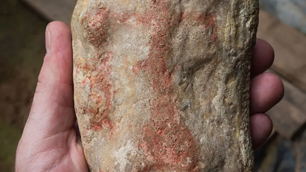 Stein mit Abbild aus der Grotta di Fumane