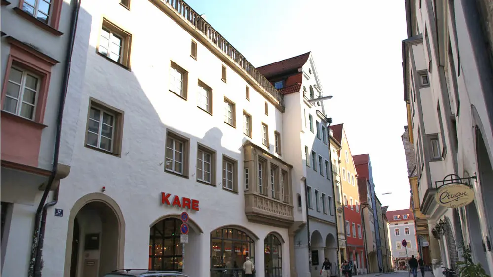Blick auf die Fassade des DEGGINGER