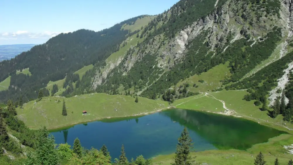 Blick auf den unteren Gaisalpsee bei Oberstdorf