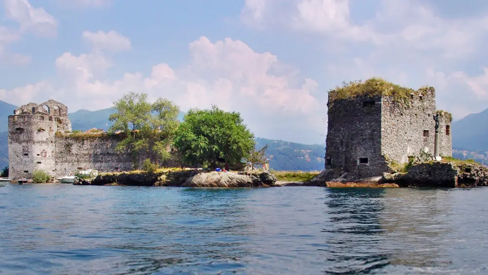 Blick auf die Castelli di Cannero im Lago Maggiore