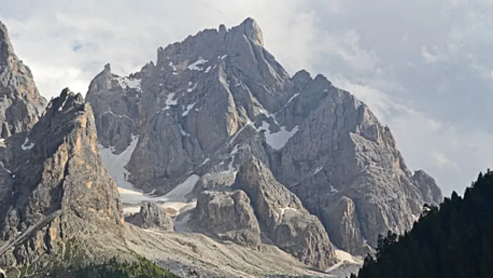 Blick auf den Cimon della Pala im Fleimstal
