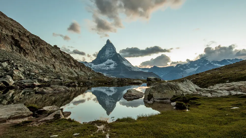 Das Matterhorn spiegelt sich im Riffelsee