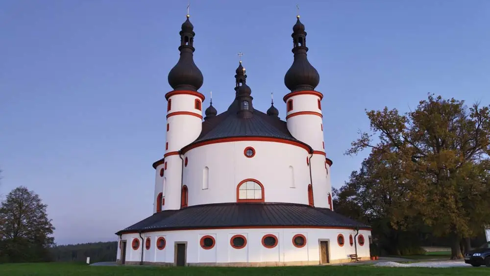 Blick auf die Dreifaltigkeitskirche Kappl