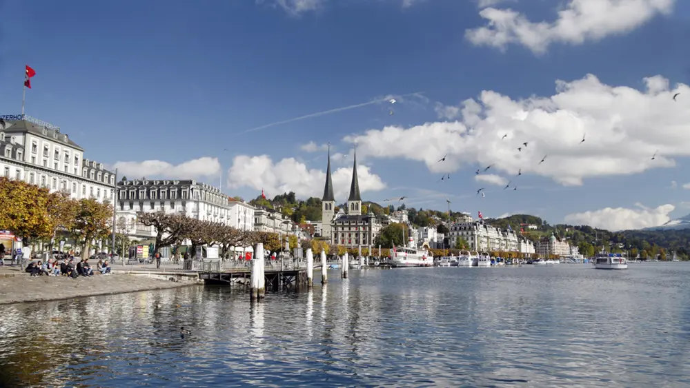 Blick auf den Nationalquai von Luzern