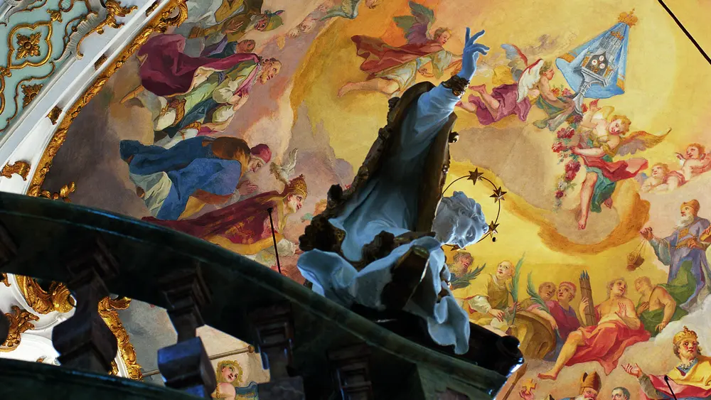 Ausschnitt aus dem Heiligenhimmel in der Wallfahrtskirche Andechs