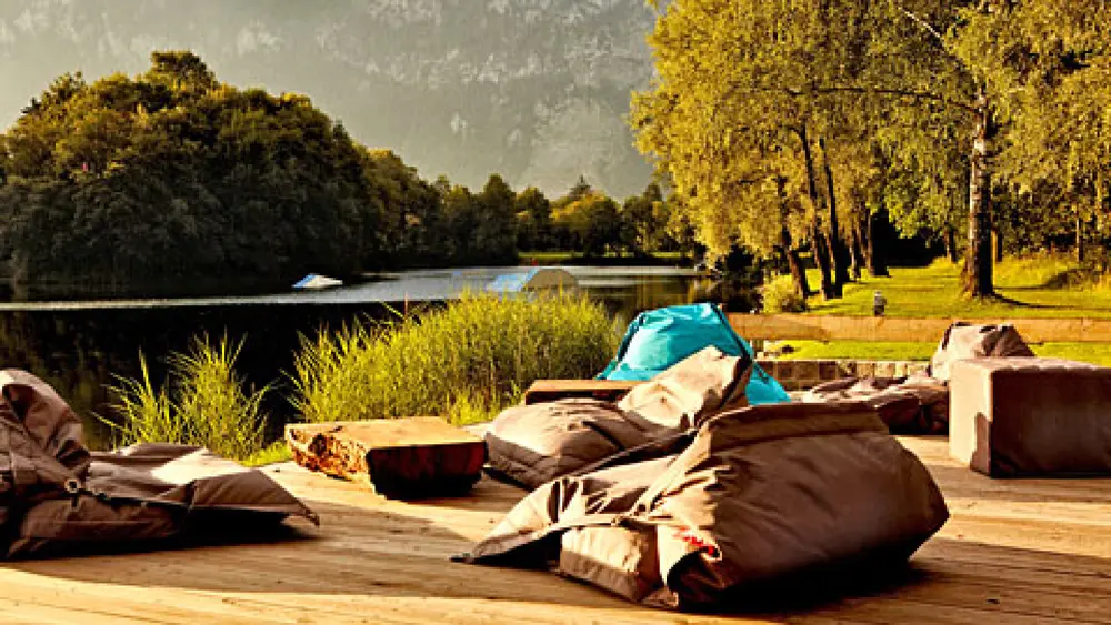 Der Loungebereich am Hödenauersee
