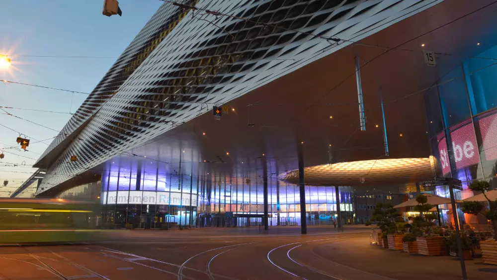 Blick auf das Gebäude der Messe Basel