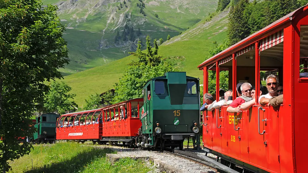 Mit rund 6 km/h unterwegs: Die Dampfzahnradbahn auf das Rothorn
