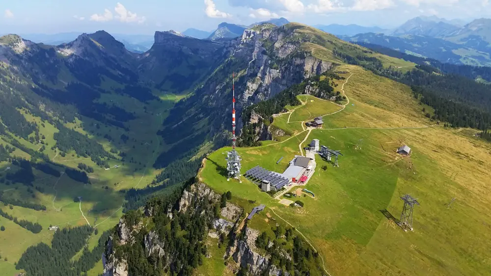 Das Niederhorn aus der Luft