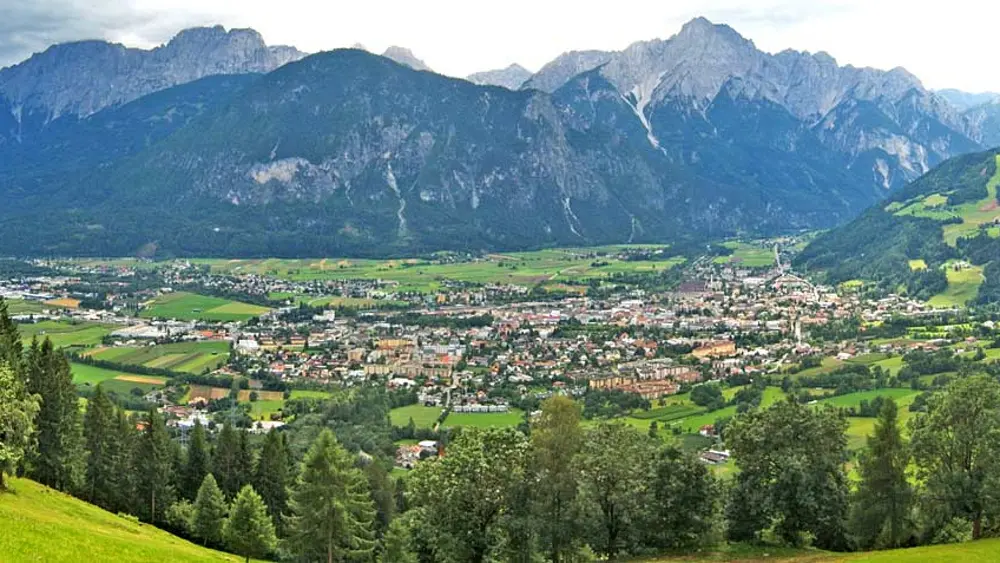 Blick auf Lienz mit den Lienzer Dolomiten im Hintergrund