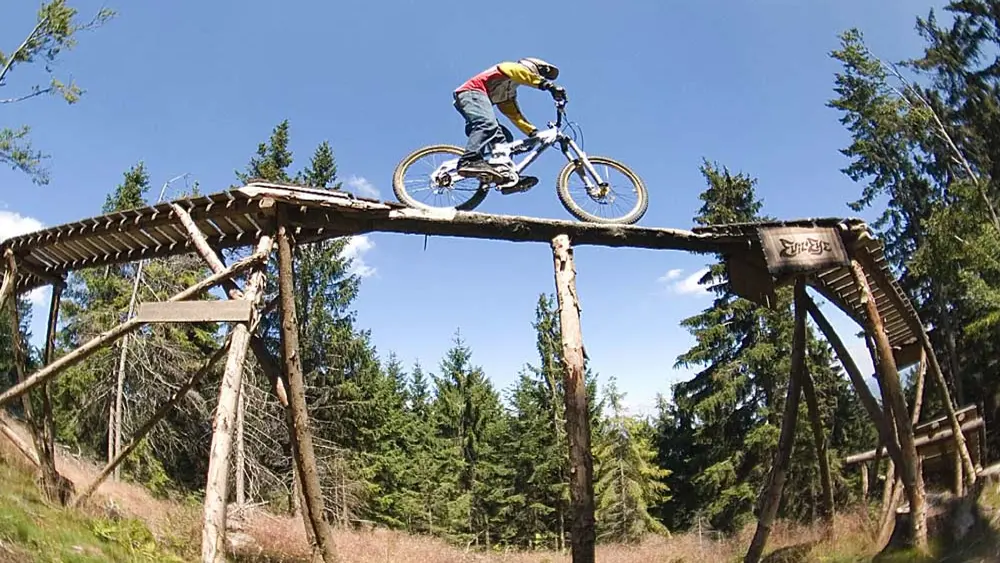 Mountainbiker auf der Evil Eye-Strecke im Bikepark Geisskopf