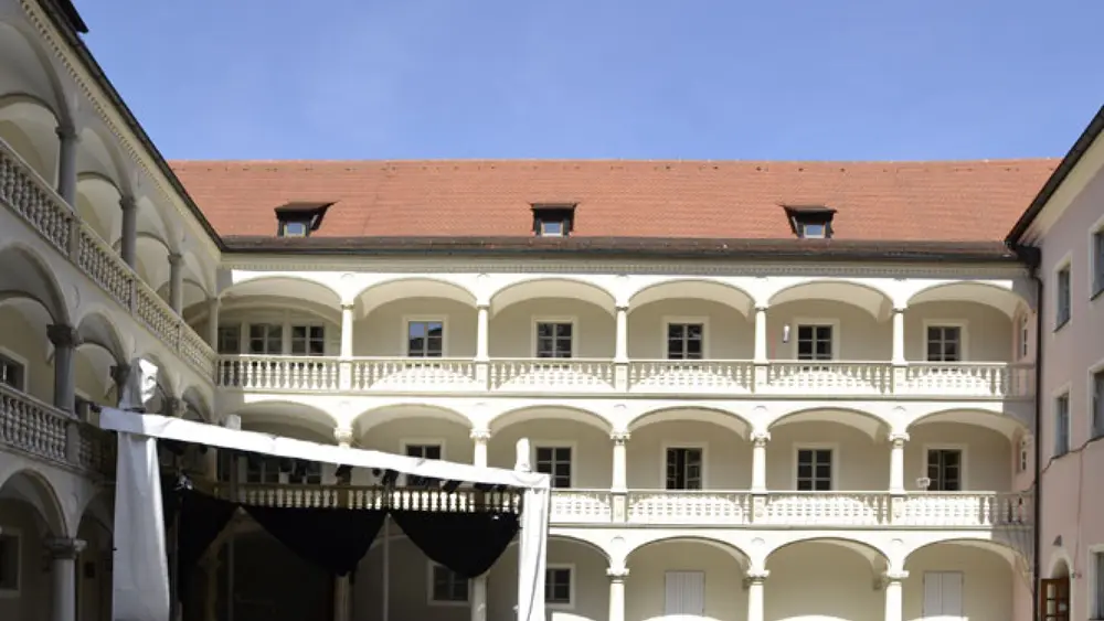 Blick in den Innenhof des Thon-Dittmer-Palais Regensburg
