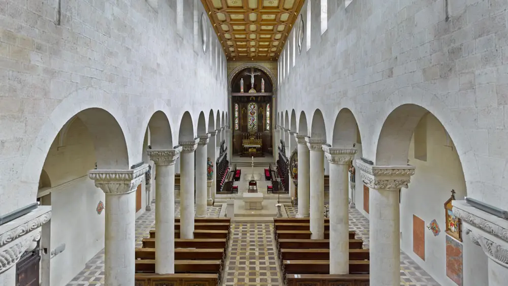 Kirchenraum der Schottenkirche St. Jakob Regensburg