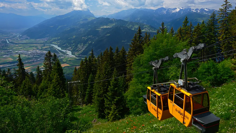 Älplibahn mit Berg- und Talpanorama