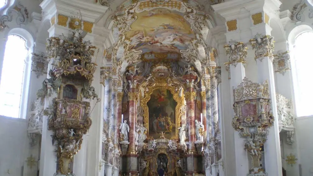 Das prachtvolle Altarbild mit Kuppelfresken in der Wieskirche bei Steingaden