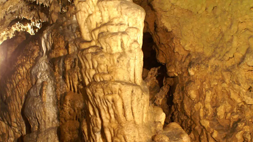 Tropfstein in der Schertelshöhle