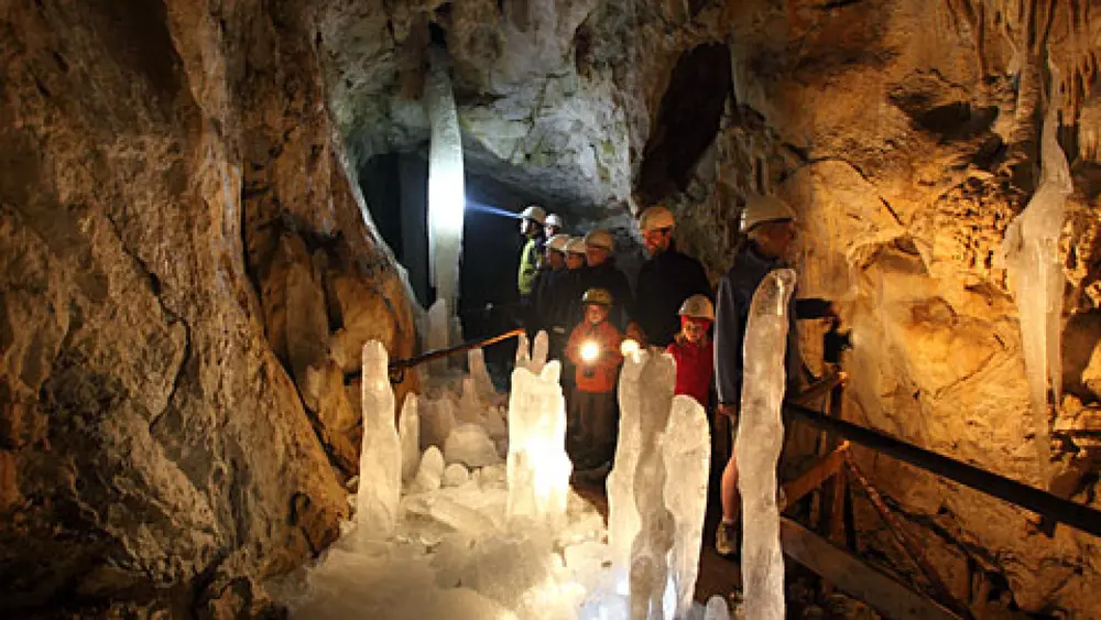 Hundalm Eis- und Tropfsteinhöhle
