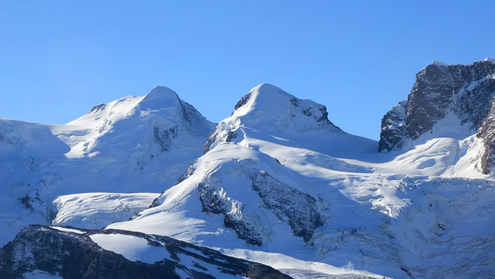 Castor (links) und Pollux in den Walliser Alpen