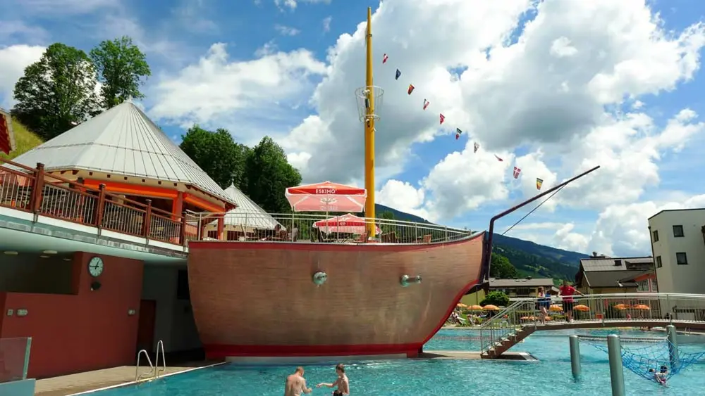 Piratenschiff im Freibad Käptn Hook in Saalbach