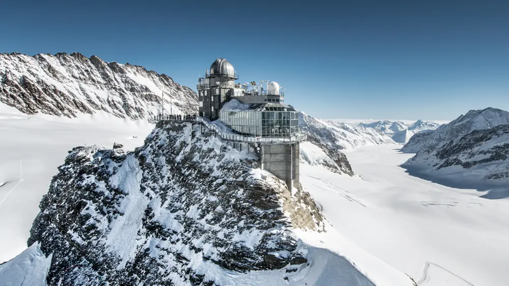 Blick auf das Jungfraujoch mit Aussichtsplattform