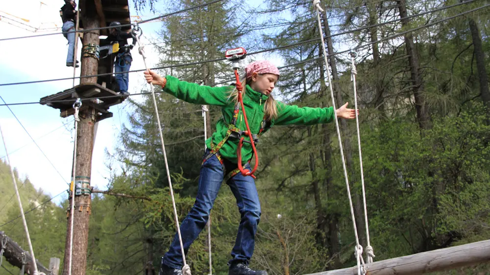 Kind im Forest Fun Park in Zermatt