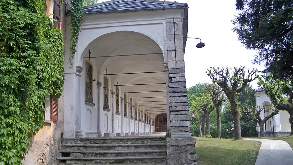Säulengang des Kreuzwegs auf dem Sacro Monte di Ghiffa