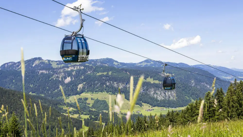 Zwei Gondeln der Söllereckbahn in Oberstdorf