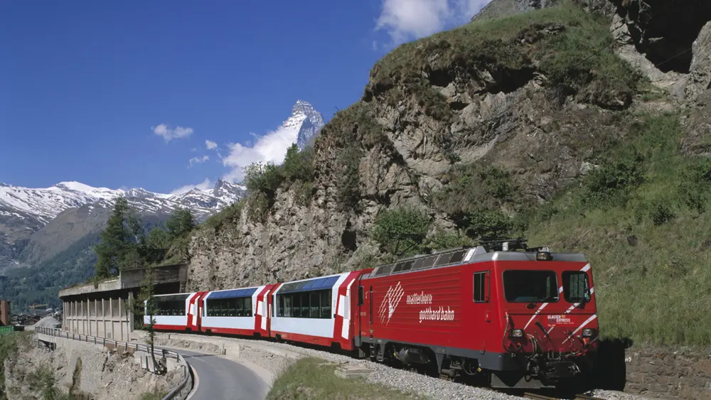 Glacier Express mit Matterhorn