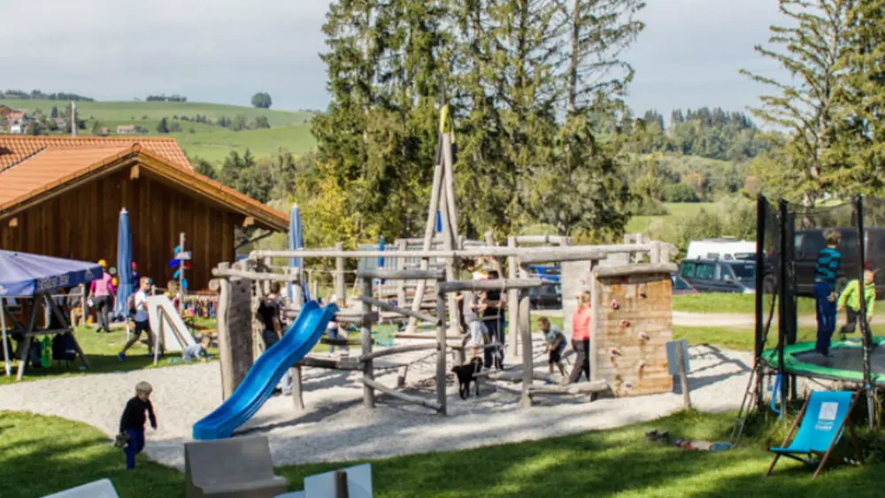 Der Spielplatz am Seehaus beim Kletterwald Grüntensee